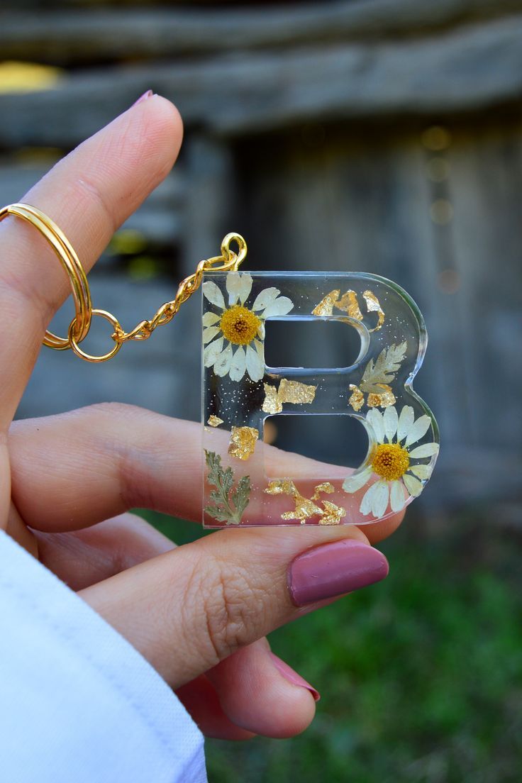 Personalized transparent resin B initial keychain with gold flakes