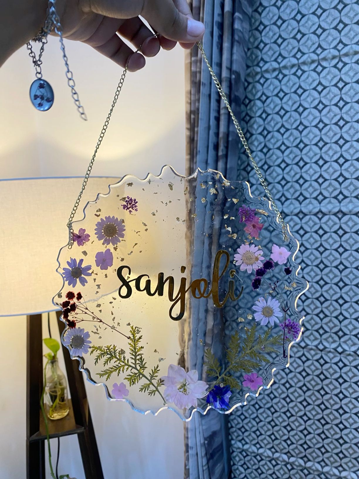 Personalized resin name keepsake frame with floral and pearl accents – handmade gift India