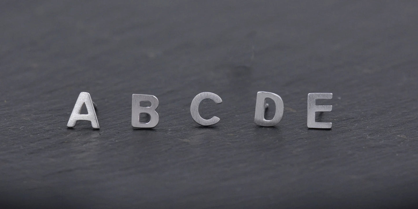 SINGLE LETTER STUD EARRING