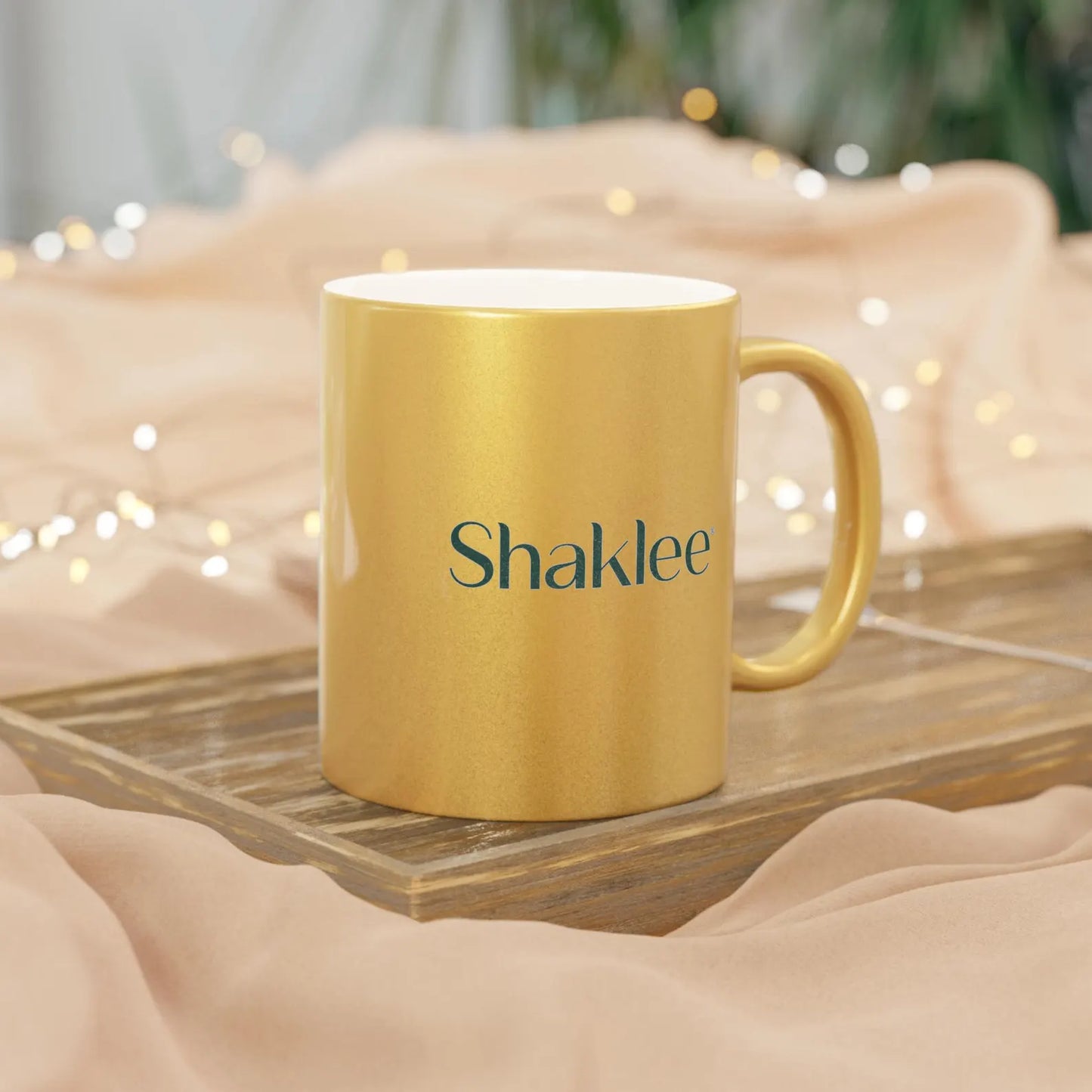Experience luxury with our Custom Golden Mug—a premium 320ml ceramic masterpiece with a stunning metallic finish. Personalize using text, images and fonts!