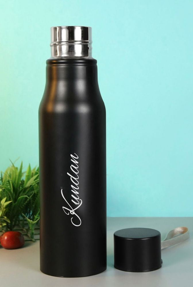 Personalized matte black 800 ml stainless steel bottle featuring your logo, photo, name, or message—perfect for daily hydration.
