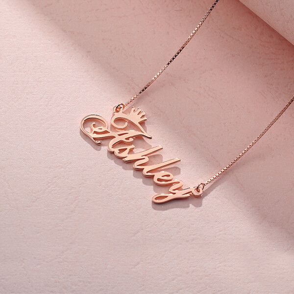 Detailed crown name pendant, unique personalized design