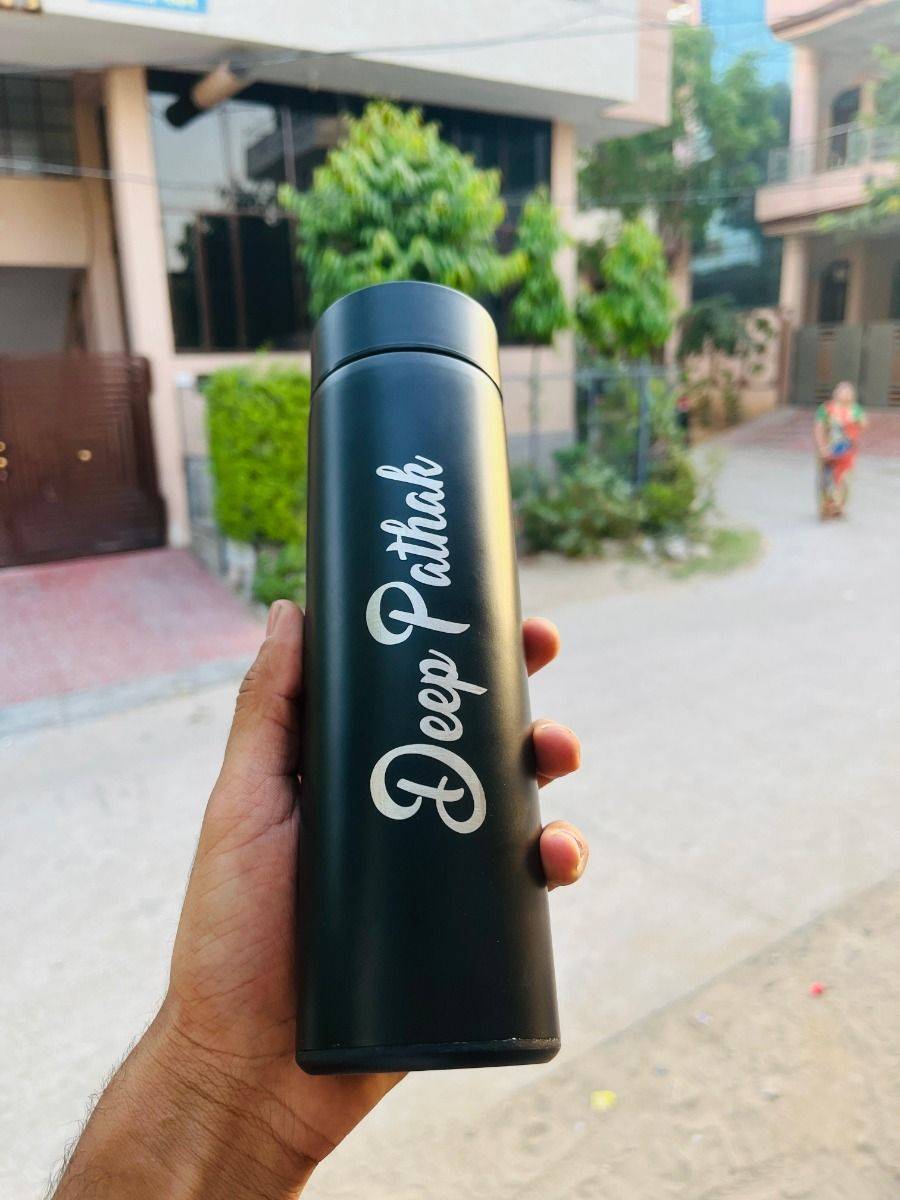 Personalized Black Temperature Sipper - 500ml Insulated Bottle with LED Display for Perfect Hydration