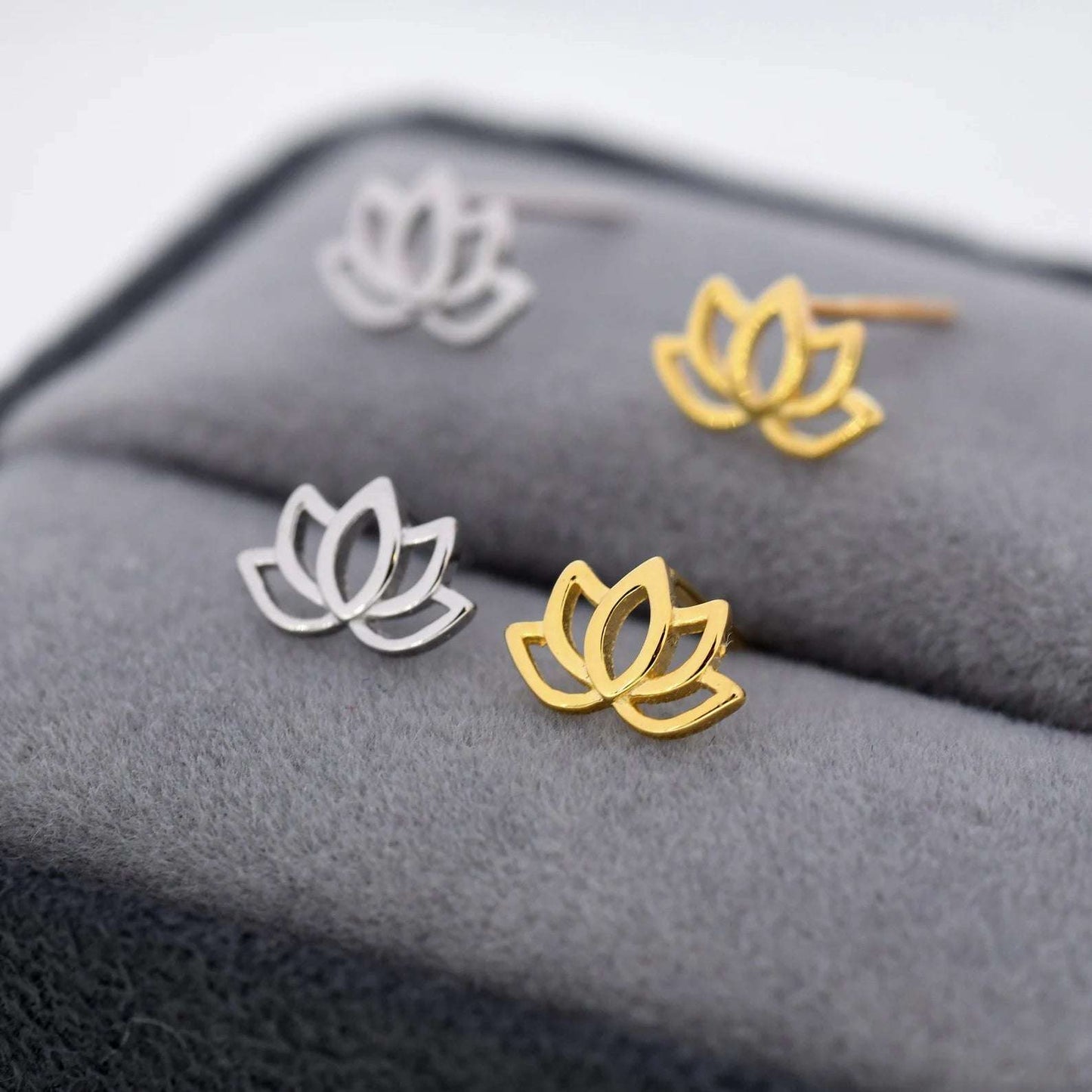 Elegant engraved stud earring
