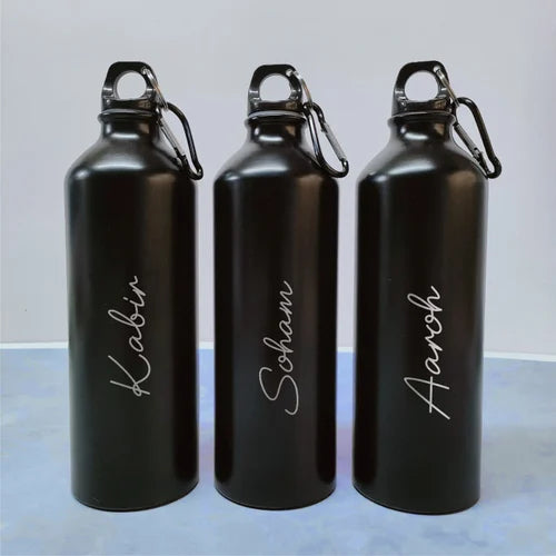 Personalized matte-black 750 ml sipper bottle with crisp white design – double-wall vacuum insulation