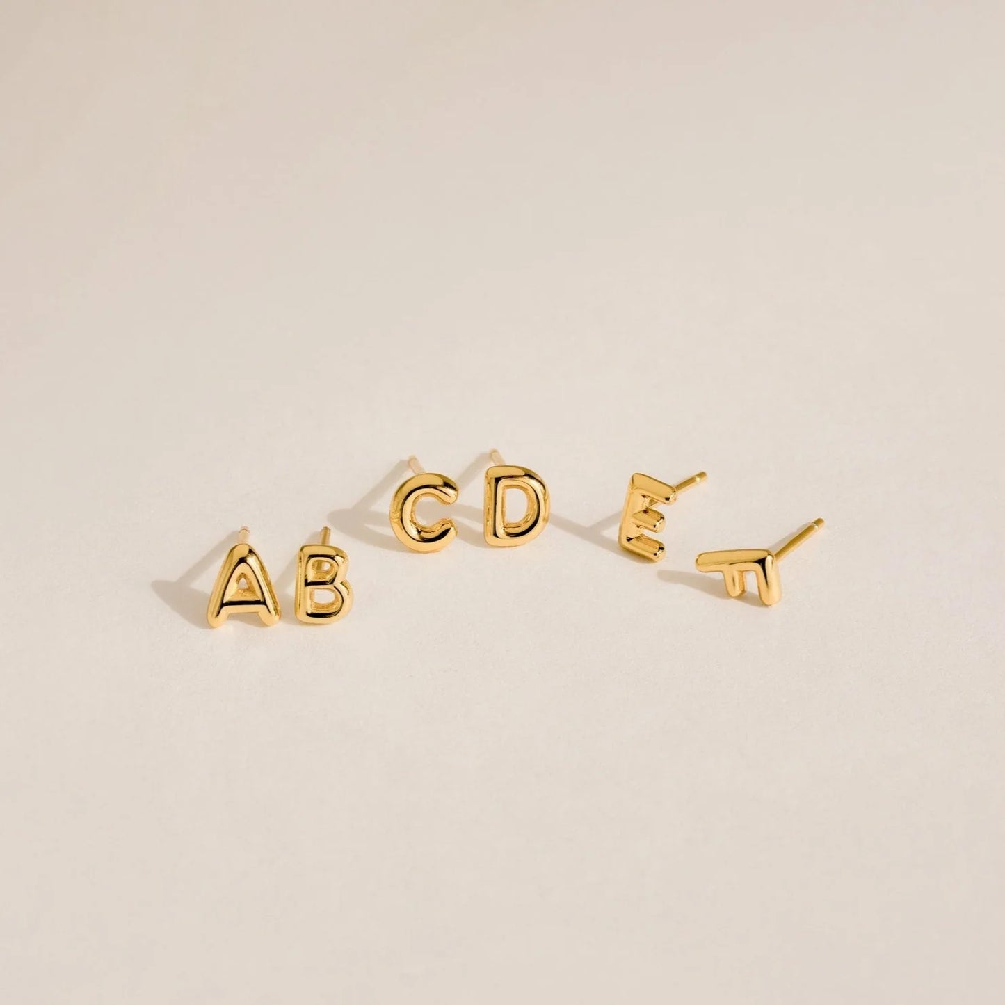 SINGLE LETTER STUD EARRING