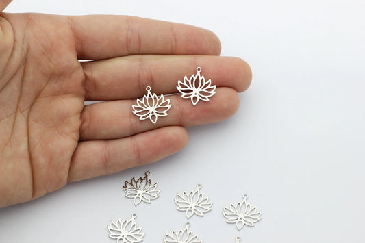 FLOWER CUSTOMIZED PENDANT
