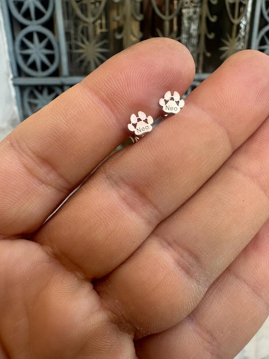 PAW NAME PRINT STUDS EARRINGS